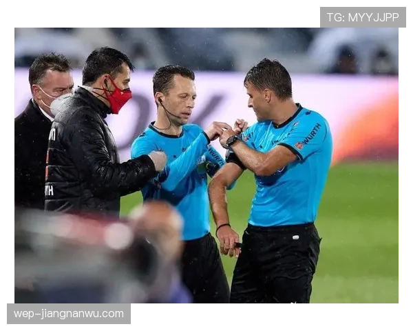 耳机裁判系统如何影响场边判罚一致性？