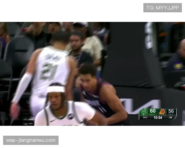 杰伦·格林连续突破关键防守拉开差距提升球队进攻节奏