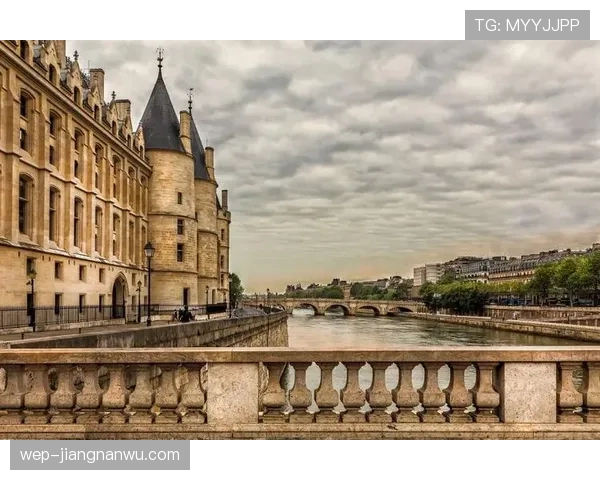 巴黎圣日耳曼结构失衡问题显现，场面控制力下降影响争冠形势